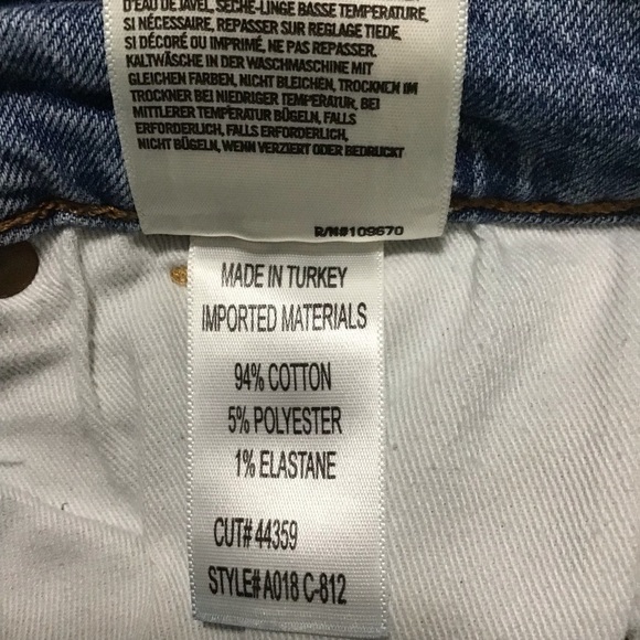 AGOLDE Sophie Crop Jeans with Chewed Hem and Waistband. - Picture 15 of 15